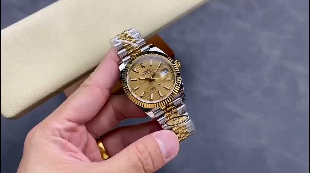 Rolex Datejust 126233 Champagne Motif dial Fluted Bezel 36MM Unisex Replica Watch