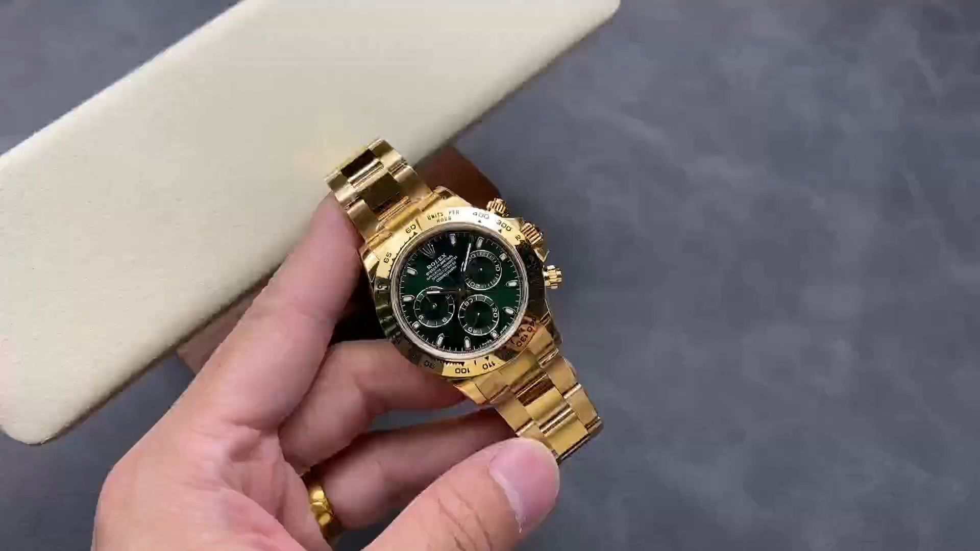 Rolex Daytona 116508 Yellow Gold Green Index Dial 40MM Mens Replica Watch