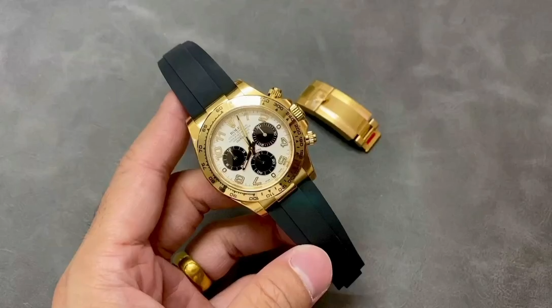 Rolex Cosmograph Daytona Yellow Gold Case Silver Dial 116518 Men's Watch