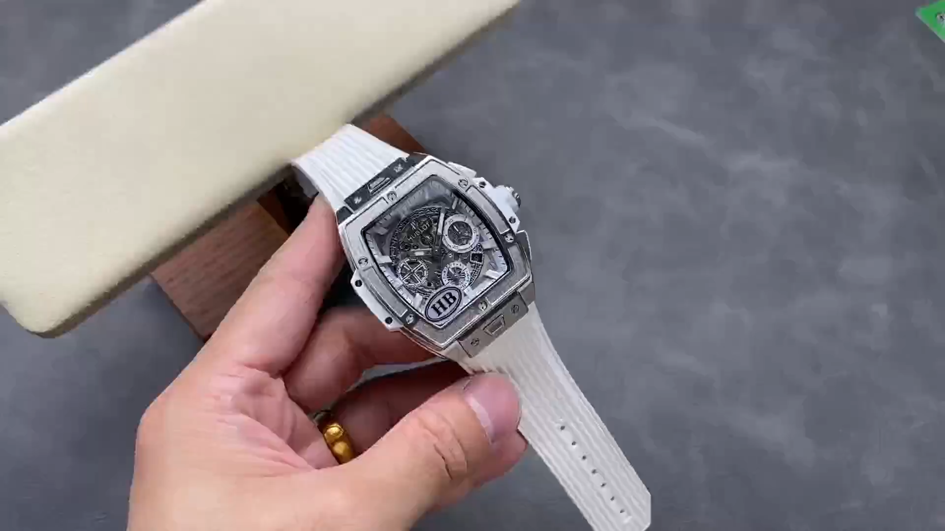 Hublot Spirit Of Big Bang Titanium White Diamonds 42mm 642.NE.2010.RW
