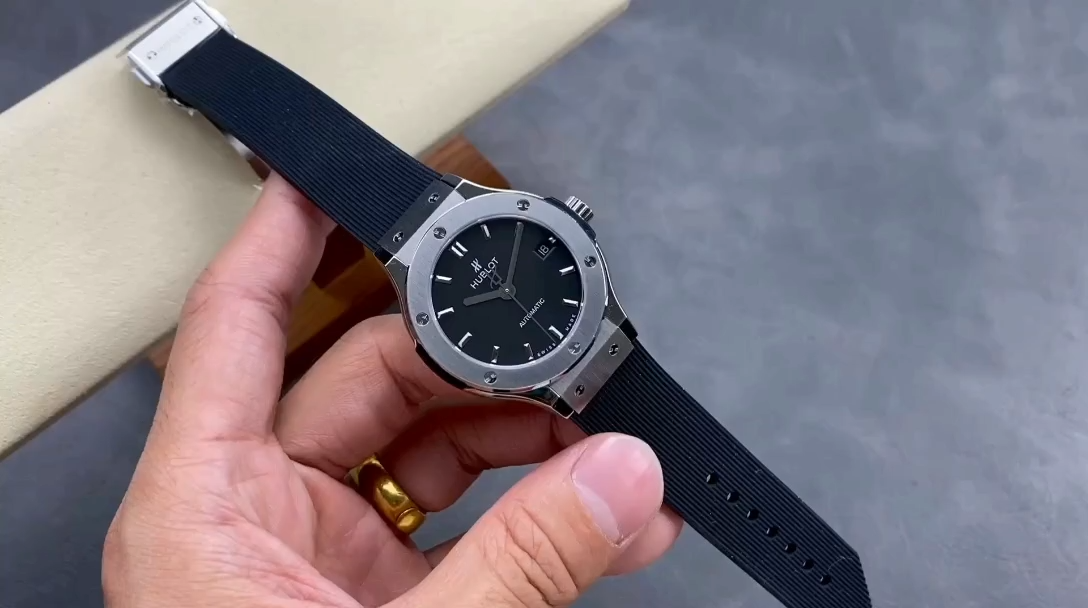 542.NX.1171.RX Hublot Classic Fusion Automatic Rubber